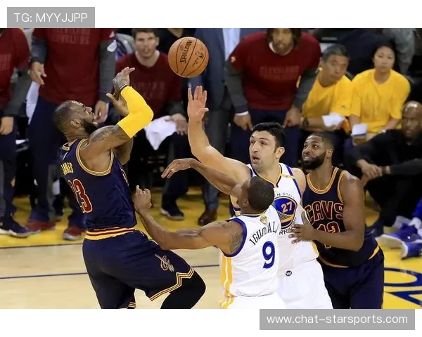 NBA季后赛激战正酣，各队争夺冠军席位，超级球星表现亮眼